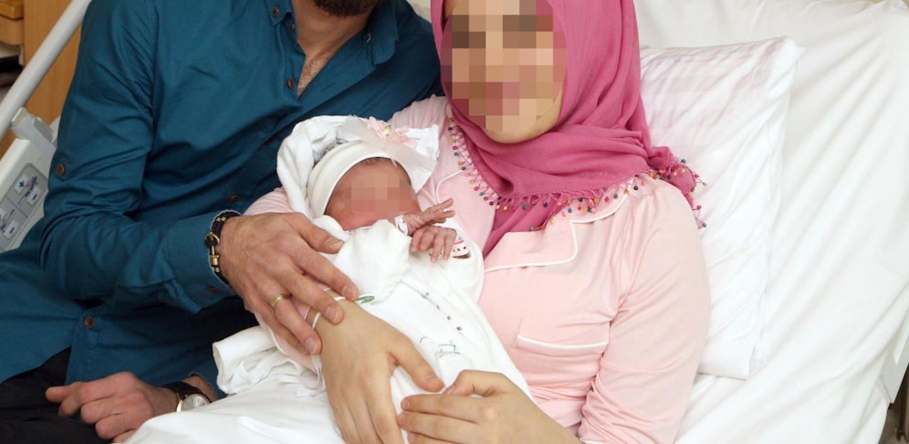 Die kleine Asel war das Neujahrsbaby 2018 und als solches der Fokus zahlreicher Hasspostings.
