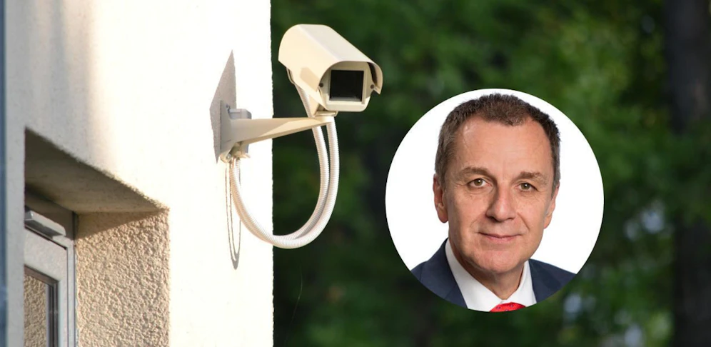 Rupert Dworak rechtfertigt die Kameras.