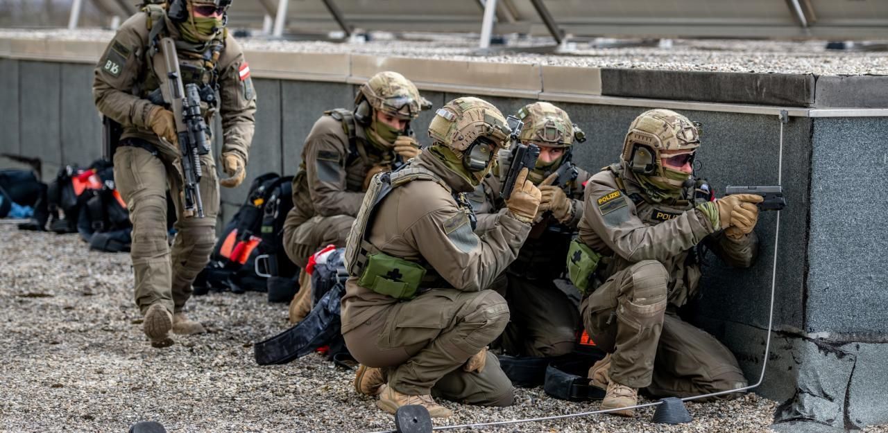 Heute.at - Spektakuläre Übung: Cobra befreite Geiseln aus AKW