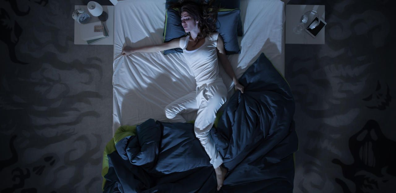 Während einer Paralyse fühlen sich Betroffene wie in einem Albtraum gefangen. (Symbolbild)