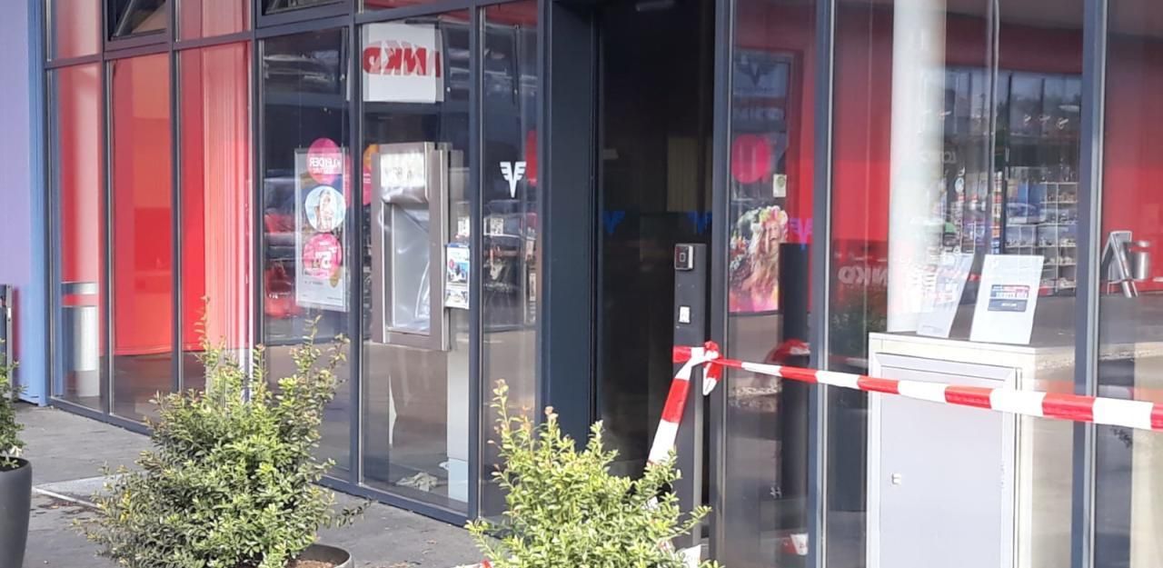 Heute.at - Wieder! Täter fackelten Bankomat ab