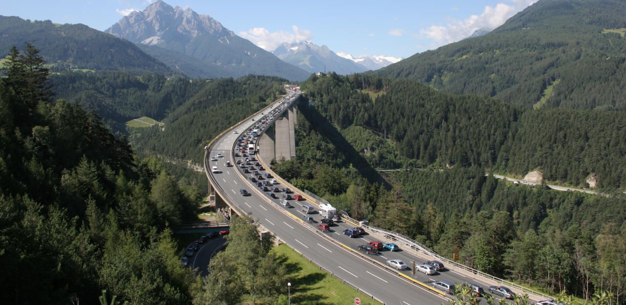 Auf der A10 Tauernautobahn müssen Pendler viel Geduld mitbringen. (Symbolbild)