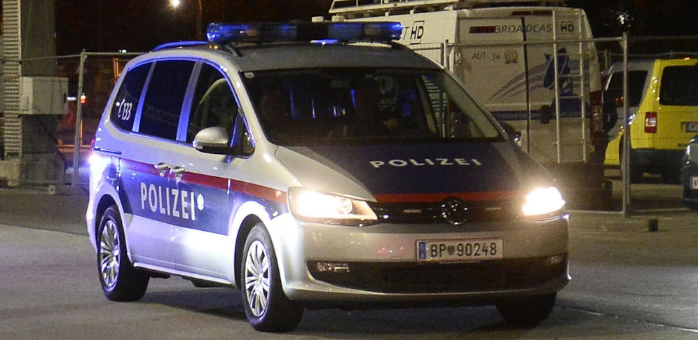 Polizeieinsatz in Wien-Favoriten: Ein 36-jähriger Mann wird der Schlepperei verdächtigt.