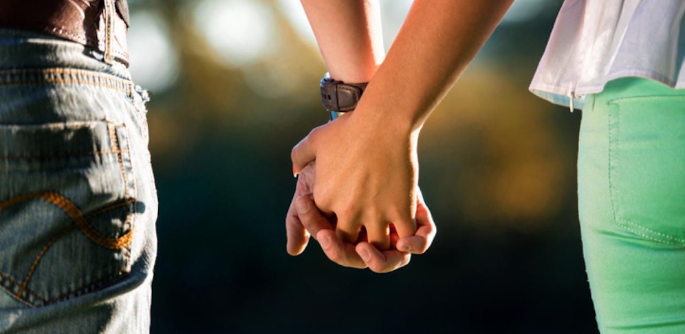 Für viele Paare, die durch die Grenze voneinander getrennt sind eine schwierige Zeit. Eine Petition soll für Partner zukünftig aber eine Ausnahme schaffen. (Symbolbild).