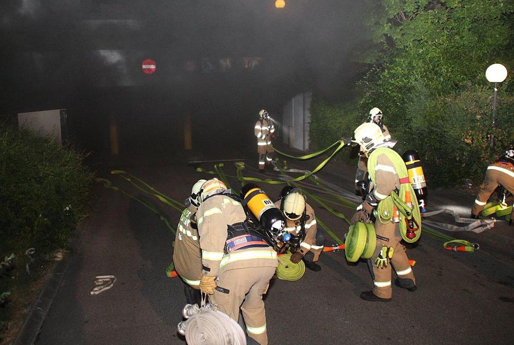 Mysteriöser Autobrand in Linzer Garage Österreich Heute.at