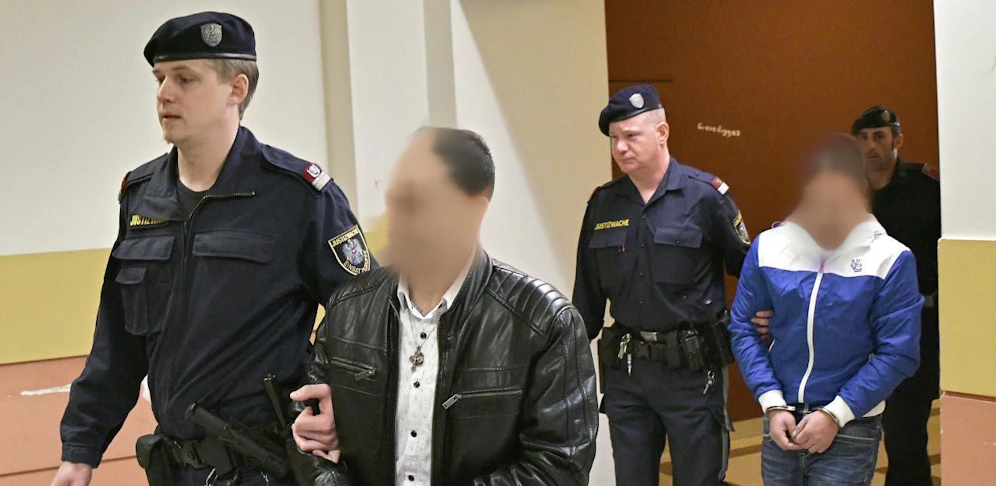 Die Obdachlosen kannten sich vorm Campen.