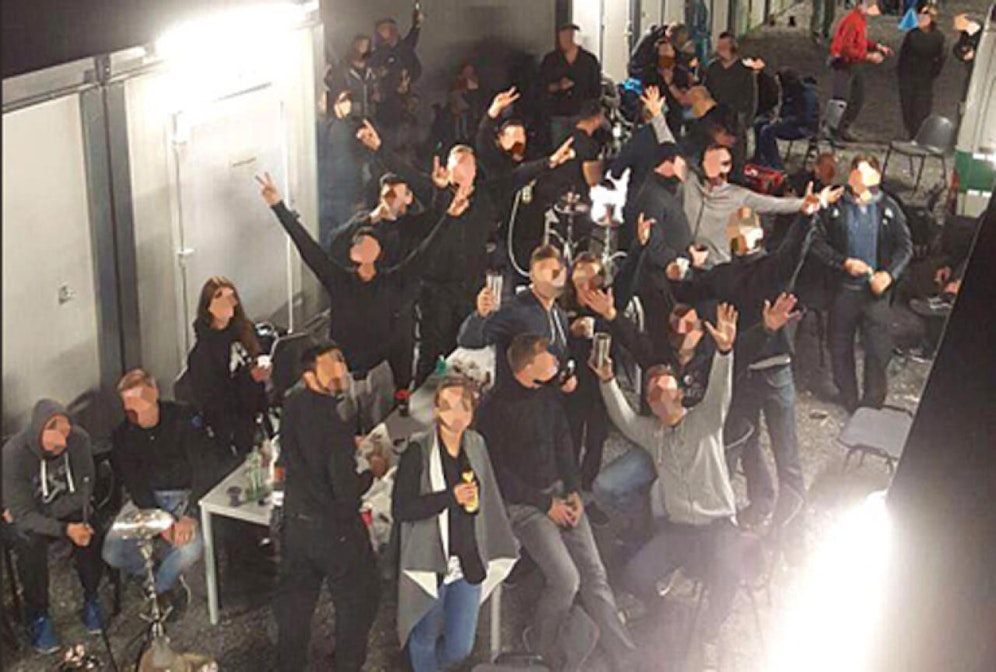 Bei der Polizisten-Party spielten sich wilde Szenen ab