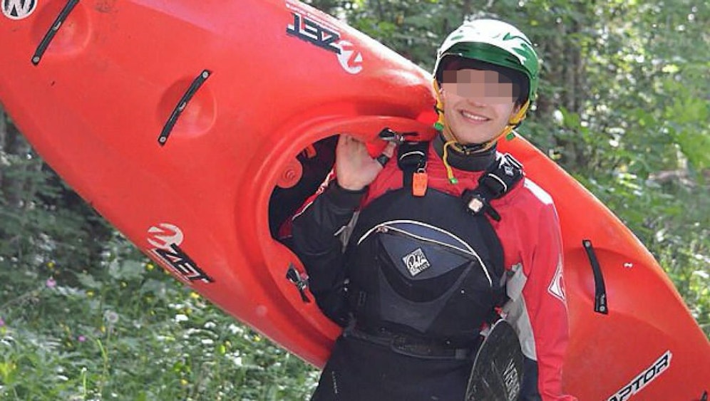 Hat er überlebt? Der britische Profi-Kajaker Adam V. (22) wird in Ecuador vermisst. 