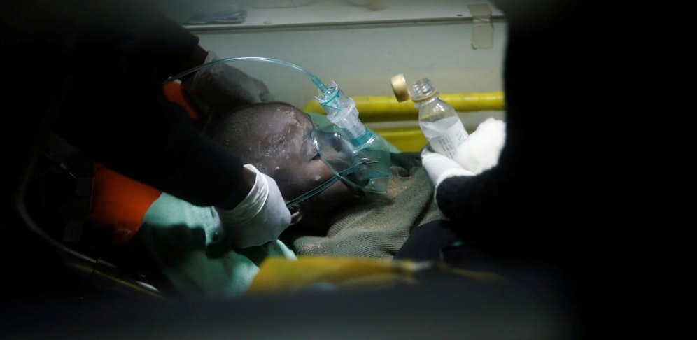 Symbolbild: Kind in Krankenwagen, Afrika