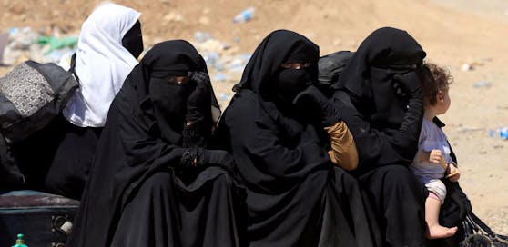 Irakische Frauen, die vor den blutigen Kämpfen aus der IS-Hochburg Mossul geflohen sind.