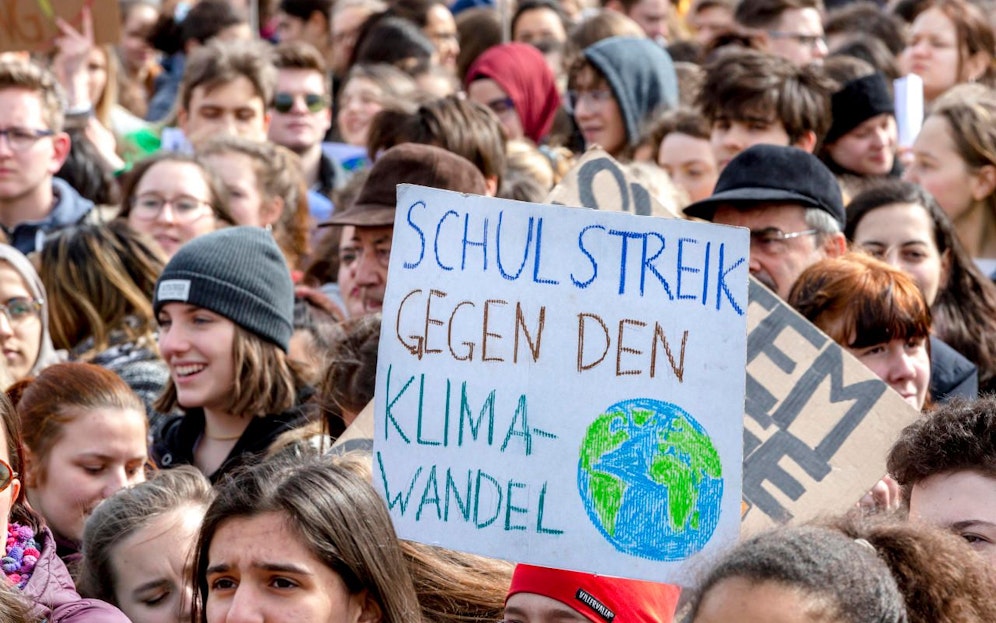 Download von www.picturedesk.com am 12.04.2019 (08:58).  Klima-Demo FridaysForFuture am Heldenplatz in Wien am 15.03.2019 - 20190315_PD9936