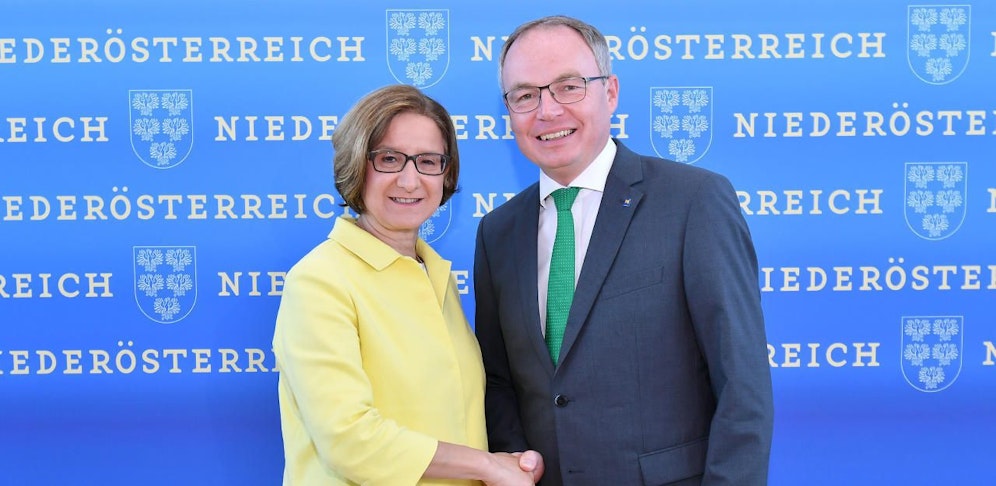 Johanna Mikl-Leitner und Stefan Pernkopf: 5 Mio. Euro für Güterwege-Ausbau