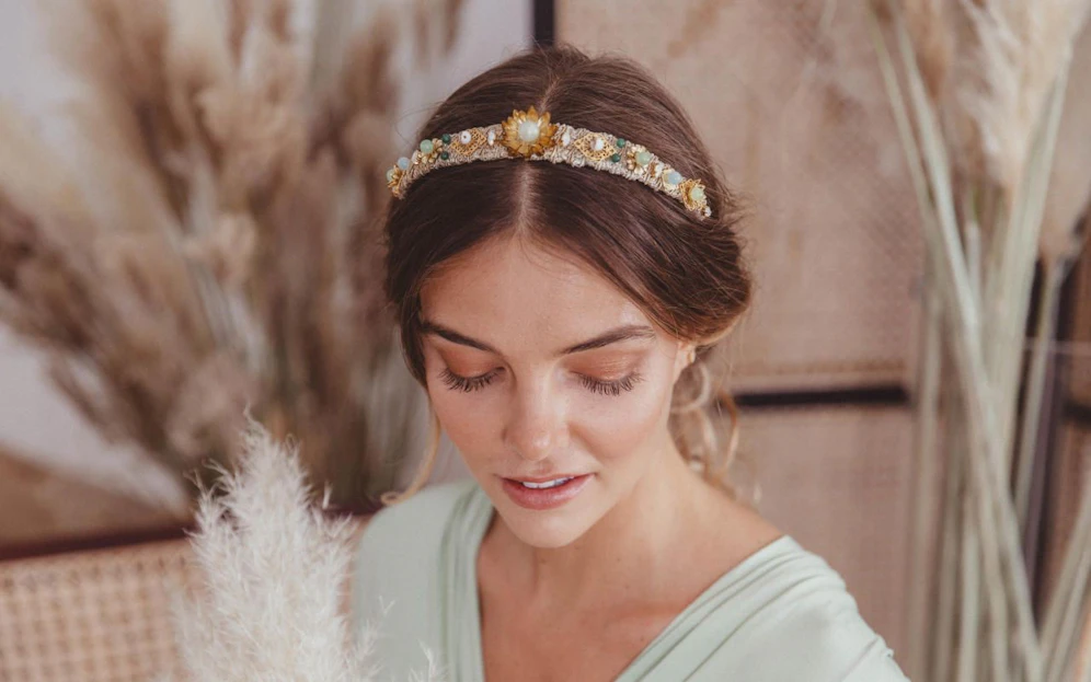 Gewinne heute am 22.12. einen Brokat-Haareif von "We Are Flowergirls". 