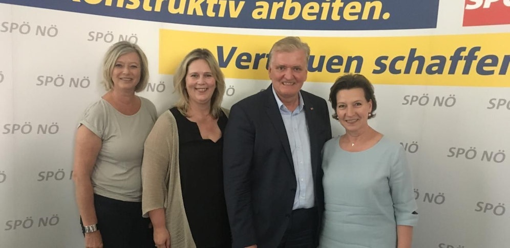 Neues "Frauenvolksbegehren 2.0" soll mehr Gleichberechtigung bringen: v.l.: Landesfrauensekretärin Annemarie Mitterlehner, NÖ-Frauenvorsitzende Elvira Schmidt, Bundesfrauenvorsitzende NR Gabriele Heinisch-Hosek, desig. Vorsitzender SPNÖ Franz Schnabl