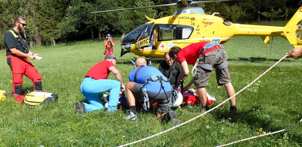 Die Frau wurde erstversorgt und anschließend ins Unfallkrankenhaus Meidling geflogen.