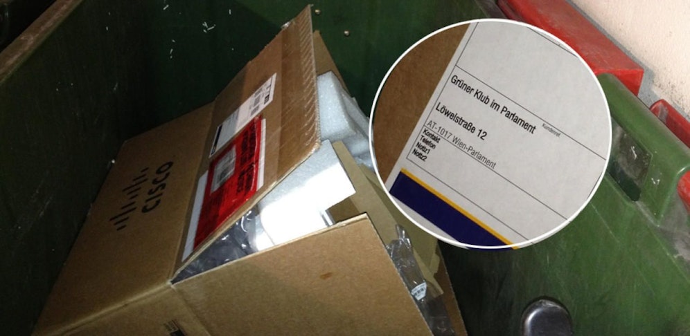 Nicht richtig entsorgt: Styropor und Plastik im Altpapier.