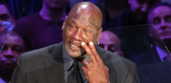 Michael Jordan verabschiedete seinen Freund Kobe Bryant und konnte dabei die Tränen nicht unterdrücken.
