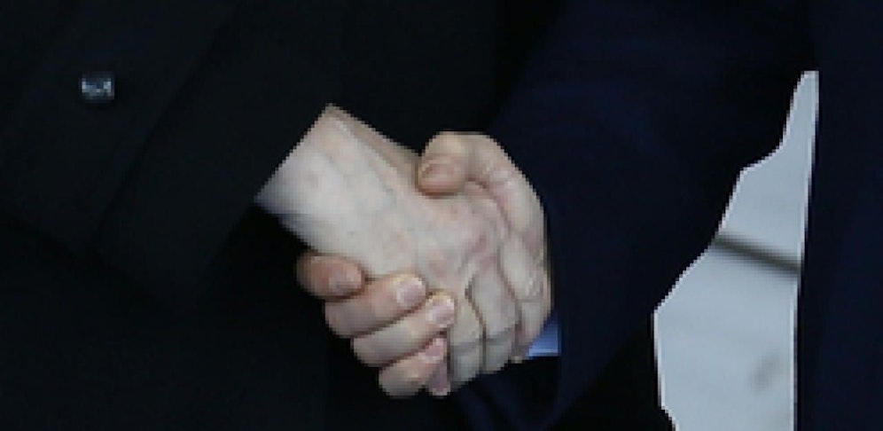 Die Staatsbürgerschaft soll per Handschlag besiegelt werden.