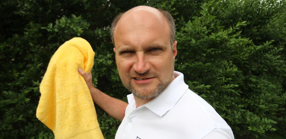 Ch. Frank macht es vor: Handtuch werfen!