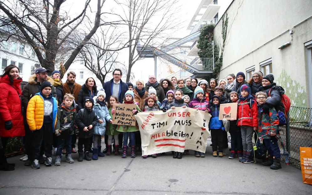 Der Grüne Bezirksvorsteher Markus Reiter setzt sich gemeinsam mit Sozialsprecherin Ursula Berner und dem Integrationssprecher Niki Kunrath für ein Verbleiben der ukrainischen Familie in Wien-Neubau ein.