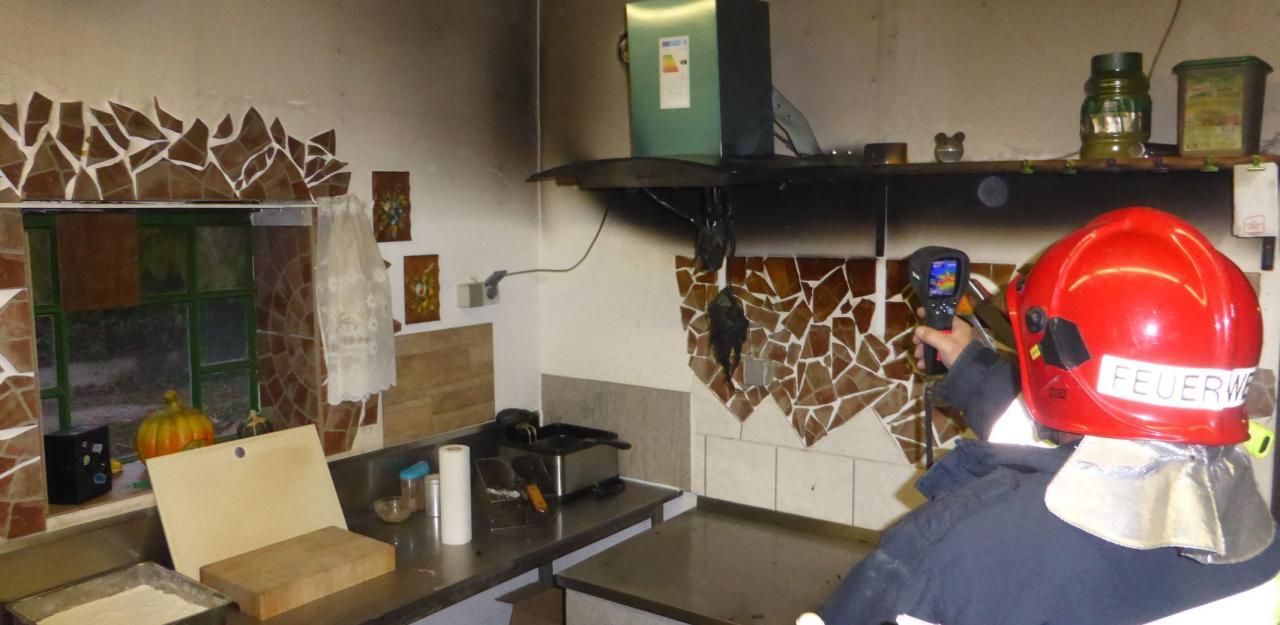 Heute.at - Fritteuse in Heurigen-Küche ging in Flammen auf