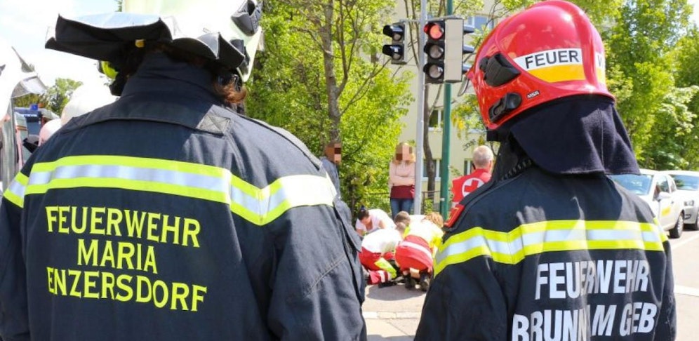 Baby und Schüler bei Crash verletzt. 