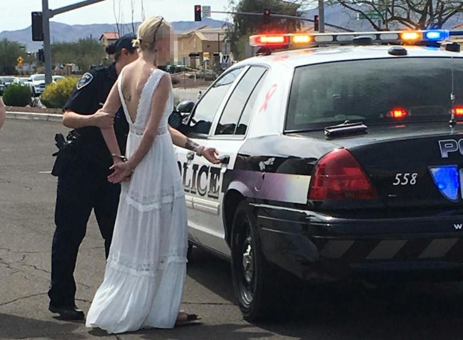 Auf dem Weg zur eigenen Hochzeit verhaftet: Der 32-Jährigen wird vorgeworfen unter Alkohol- und Drogeneinfluss gestanden zu haben. 