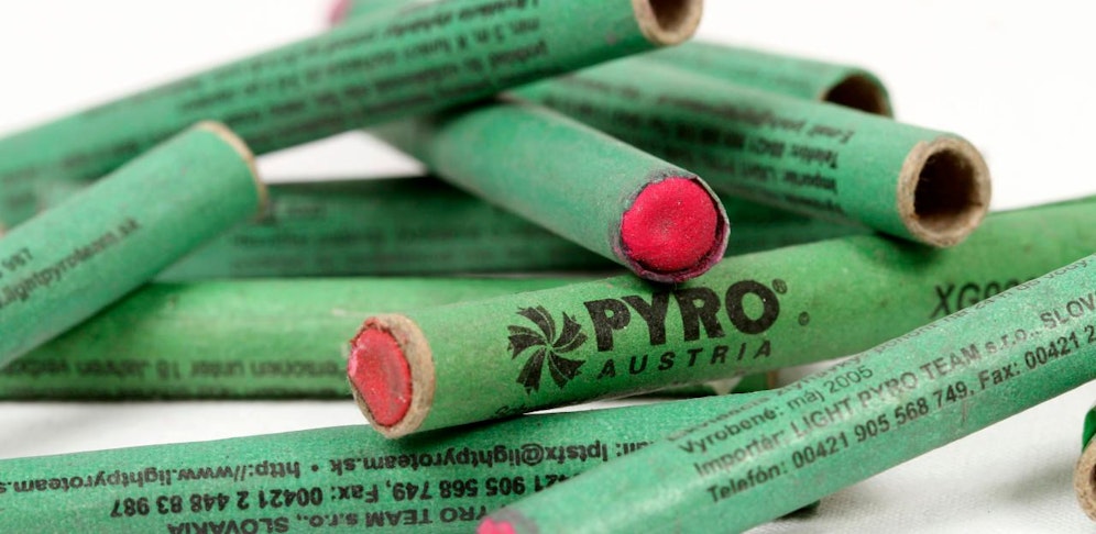 Ein Blitzknallkörper explodierte in der linken Hand des 13-Jährigen. 