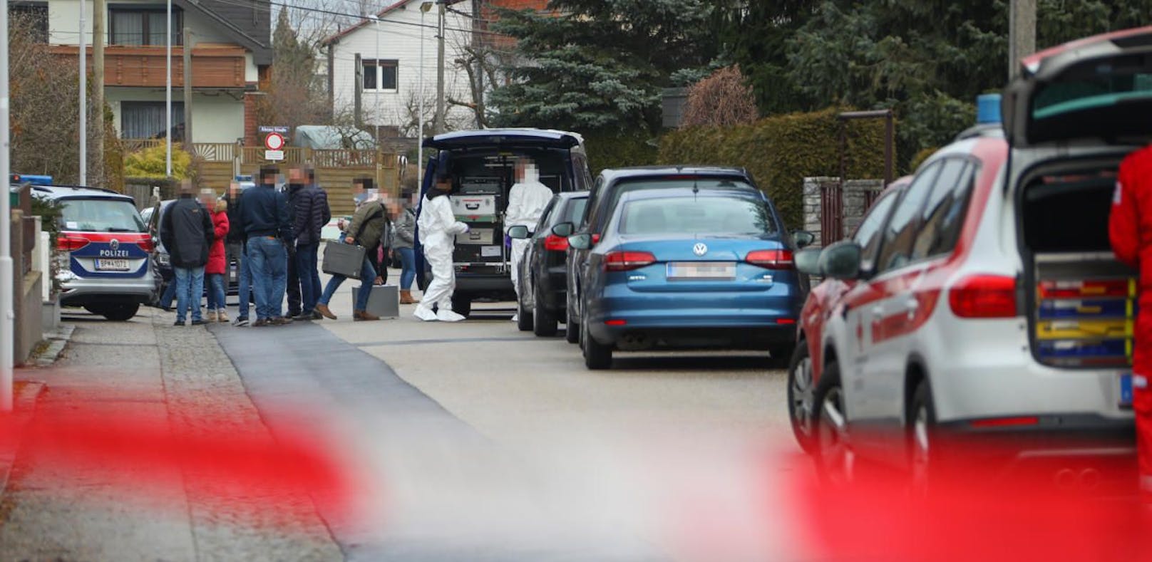 Leonding (Bezirk Linz-Land) wurde am Samstagnachmittag Schauplatz eines Großeinsatzes: Eine tote Person wurde gefunden.