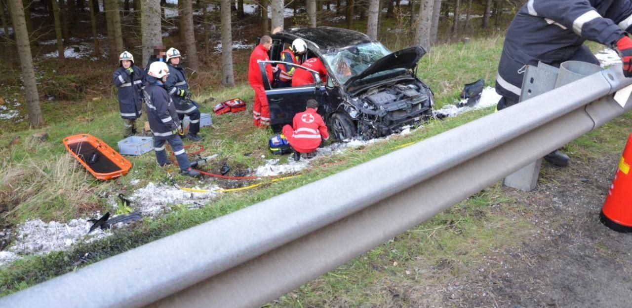 Heute.at - Pkw landete nach Crash im Graben - Baby verletzt