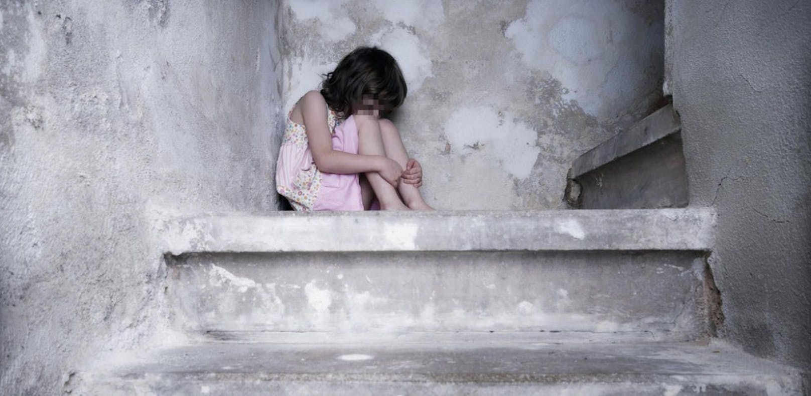 Ein kleines Mädchen wurde sexuell missbraucht