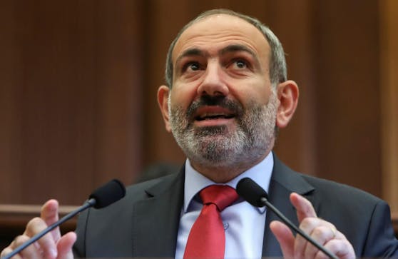 Nikol Paschinjan wurde nach Protesten interimistischer Premierminister Armeniens. Nun wurde er bei einem Urnengang offiziell gewählt.
