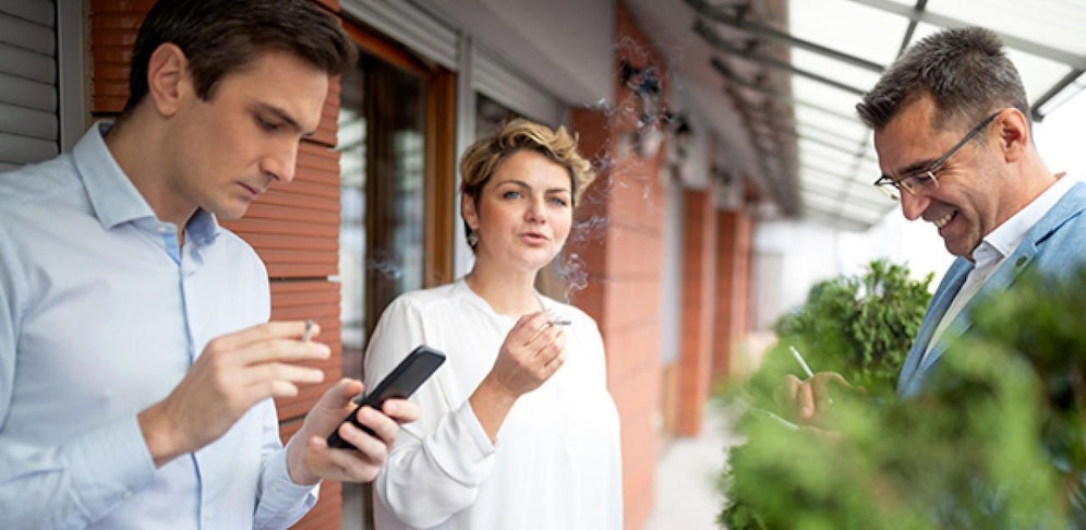 Raucherpause: Wer in Spanien im Job raucht, muss nachsitzen.