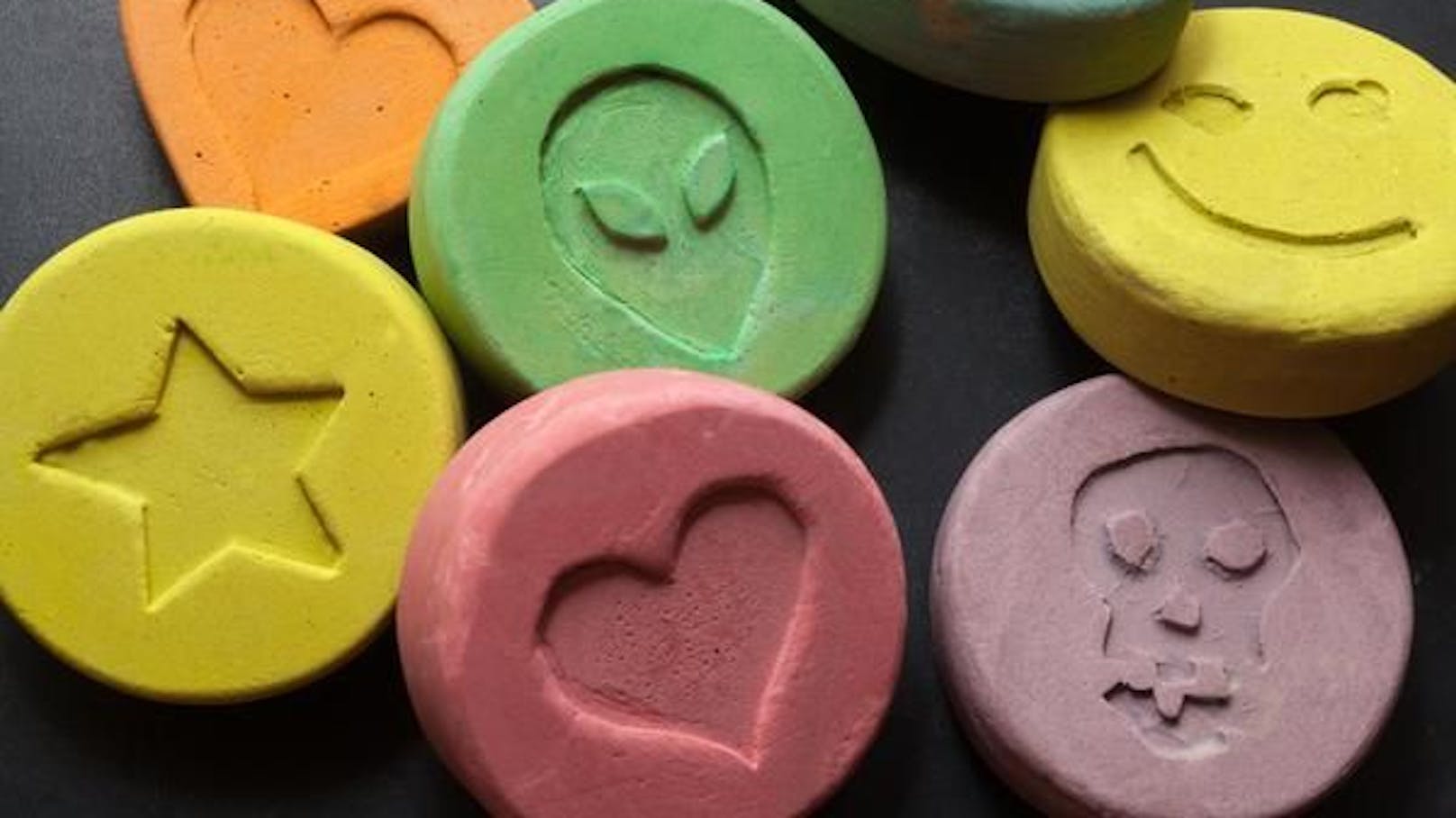 Bunte Ecstasy-Pillen als Gefahr für Kinder und Jugendliche.
