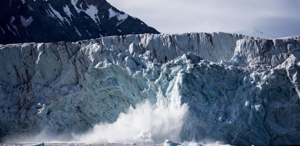 Der Gletscher brach ab, als der Mann drauf stand. (Symbolfoto)