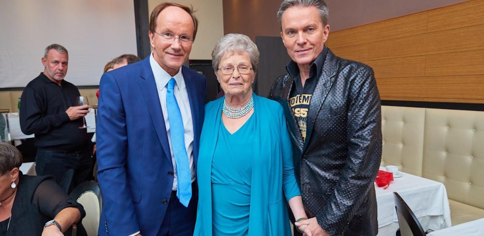 Alfons Haider feierte seinen 60. Geburtstag  hier mit Mama Anna und John-Harris-Boss Ernst Minar