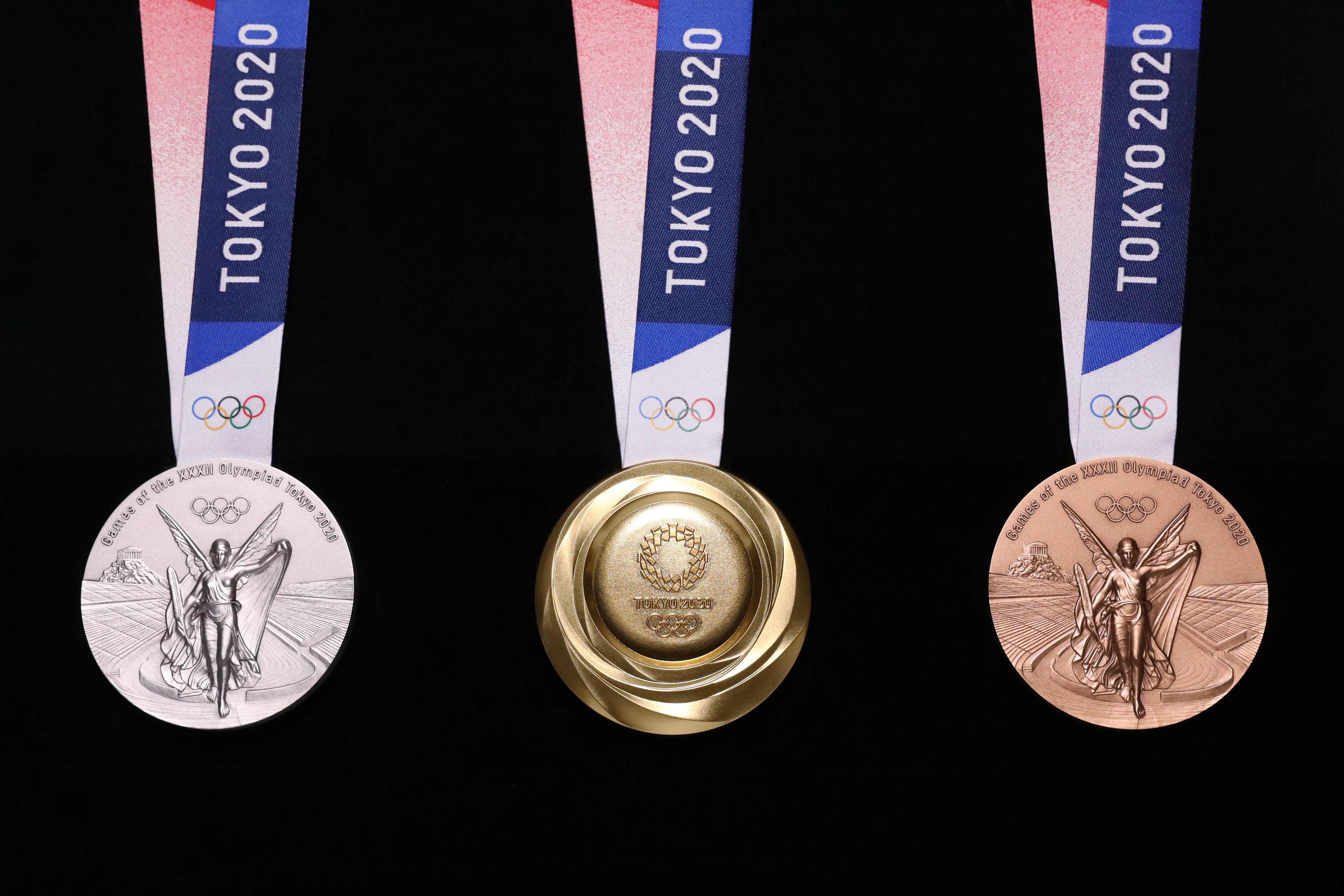 Download von www.picturedesk.com am 22.07.2021 (12:54).  *** SERVICEBILD *** This undated handout photograph released on July 24, 2019 by Tokyo 2020 shows medals for the Tokyo 2020 Olympic Games in Tokyo. (Photo by Handout / Tokyo 2020 / AFP) / - NO Internet - NO RESALE / -----EDITORS NOTE --- RESTRICTED TO EDITORIAL USE - MANDATORY CREDIT "AFP PHOTO / Tokyo 2020" - NO MARKETING - NO ADVERTISING CAMPAIGNS - DISTRIBUTED AS A SERVICE TO CLIENTS - NO ARCHIVES - 20190724_PD3131 - Rechteinfo: Servicebild (SB) Bei diesem Bild ist PictureDesk ausschließlich technischer Dienstleister und stellt eine technische Bearbeitungsgebühr in Rechnung. PictureDesk ist weder Urheber noch Rechteinhaber. Die Nutzung liegt in alleiniger Verantwortung des Kunden. Nur für redaktionelle Nutzung! Werbliche Nutzung erfordert Freigabe: bitte schicken Sie uns eine Anfrage.