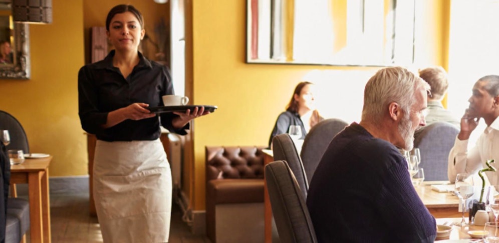 Wegen Schwangerschaft gekündigt: Gastro-Mitarbeiterin flog raus.