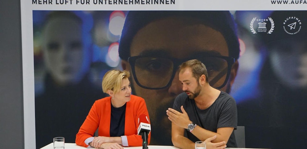 Neos-Wien-Chefin Beate Meinl-Reisinger und Neos-Wirtschaftssprecher Markus Ornig stellten ihren "Acht-Punkte-Plan" für Wien als "24-Stunden-Stadt" vor.