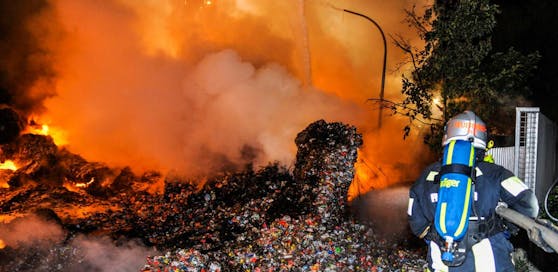 Großbrand in Pfaffenhofen wegen Plastik