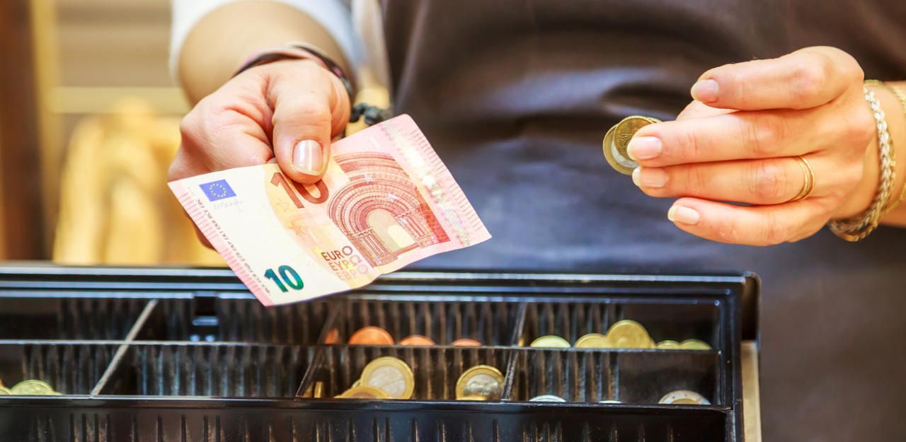 Österreicher können sich nicht von Bargeld trennen.