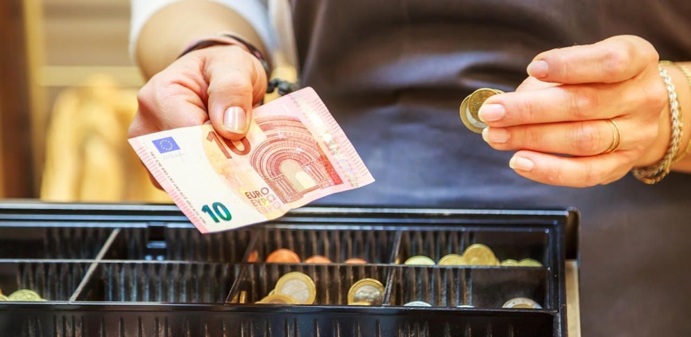 Österreicher können sich nicht von Bargeld trennen.