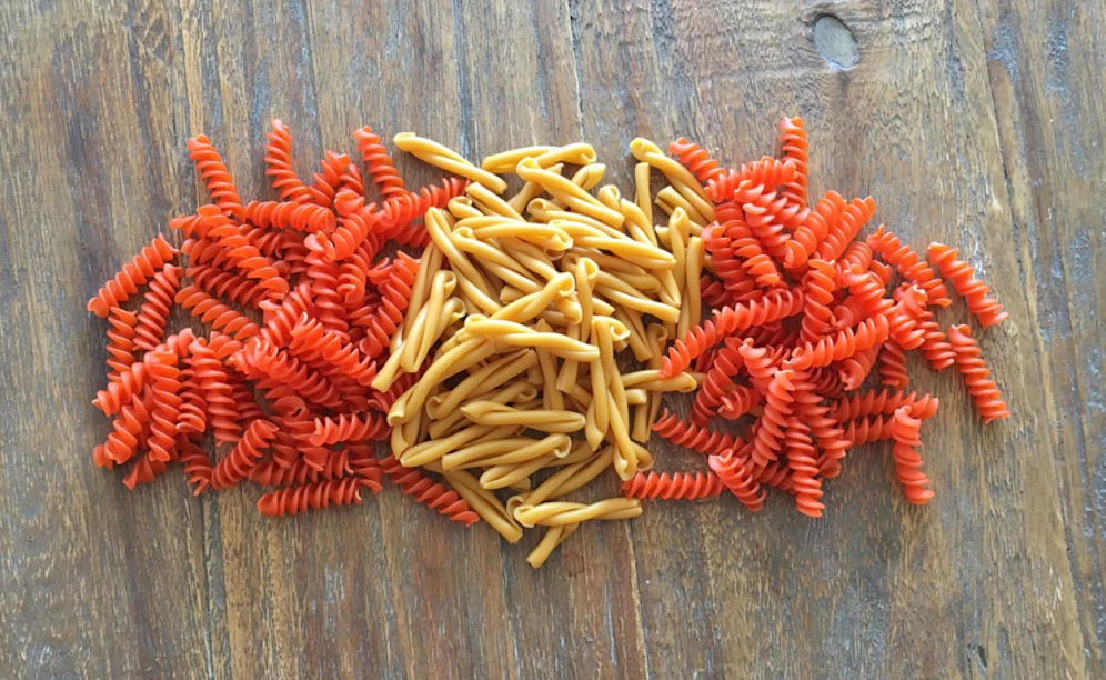 Die Hülsenfrüchte-Pasta gibt es als Penne, Fusilli und Casarecce.