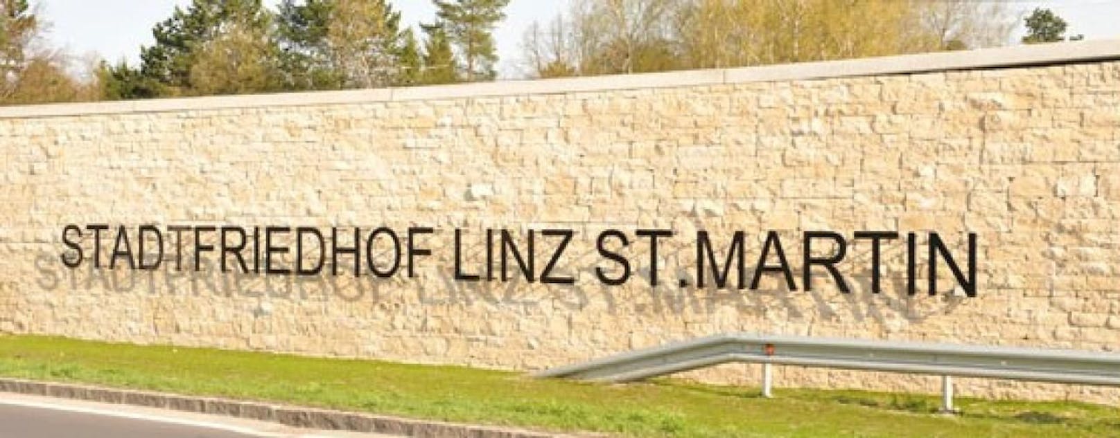 Am Friedhof St. Martin in Linz wurde eine Frau überfallen.
