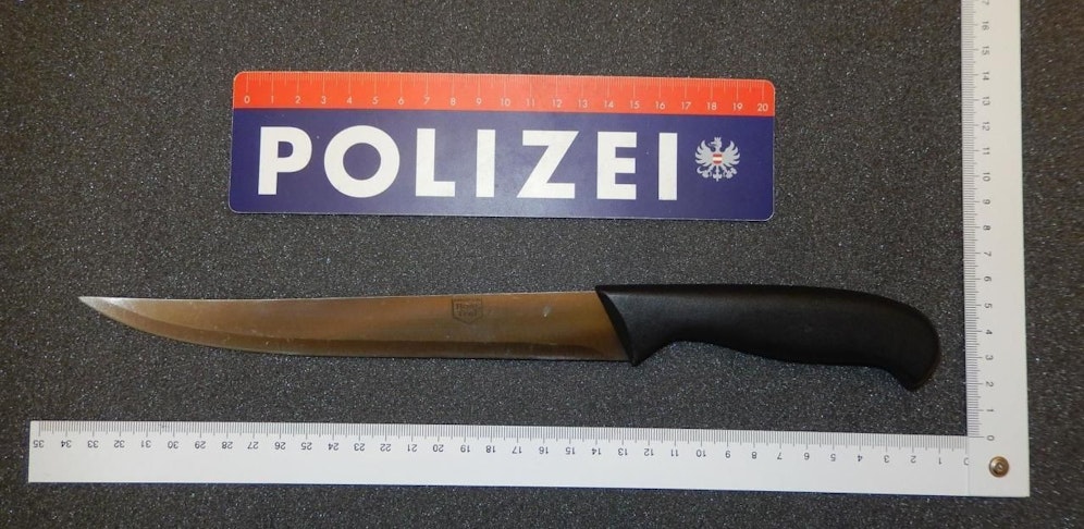 Täter überfiel mit diesem Küchenmesser ADEG-Filiale.