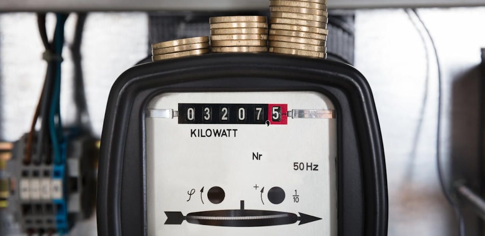 Zum Netto-Strompreis kommen noch 60 Prozent Gebühren.