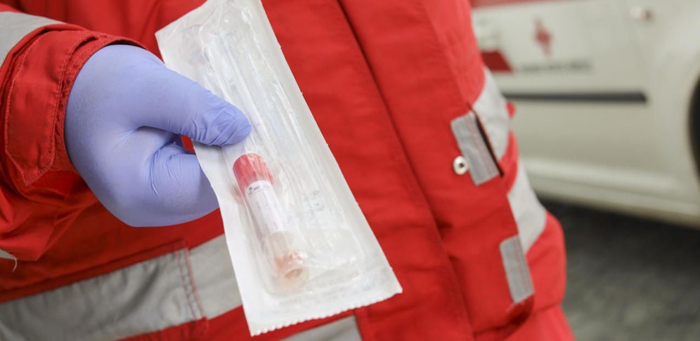 Das Rote Kreuz ist mit mobilen Teams in NÖ unterwegs, um Verdachtsfälle zu testen.