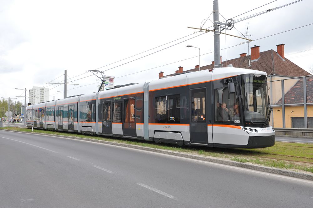 Alle vier Linien werden zwischen etwa 8.30 Uhr und 13.00 Uhr im Abschnitt zwischen Hauptbahnhof und Sonnensteinstraße beziehungsweise Landgutstraße komplett eingestellt.