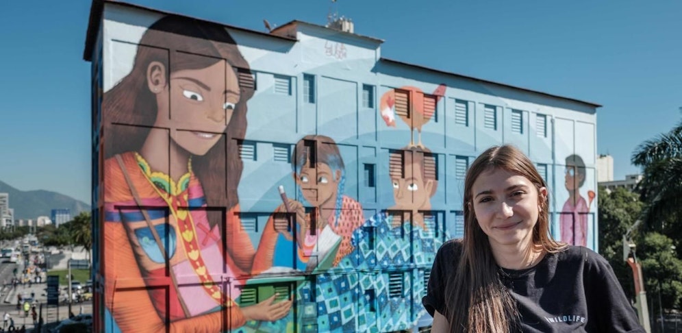 Die 19-jährige Luna Buschinelli brach den Weltrekord: Mit rund 2.500 Quadratmetern Größe sprayte sie für "Rio Big Walls" in Rio de Janeiro das größte Graffiti einer weiblichen Künstlerin. Sie wird es ins Guinessbuch der Rekorde schaffen.  Fotocredit: Yasuyoshi Chiba / AFP / Picturedesk.com