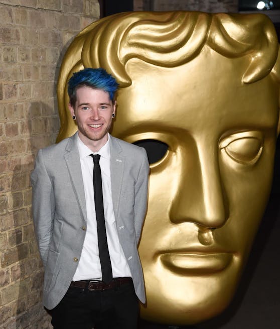 Der König trägt blaue Haare: Der Brite Dan Middleton (26) ist der bestbezahlte YouTuber der Welt. 2017 verdiente er knapp 14 Millionen Euro.